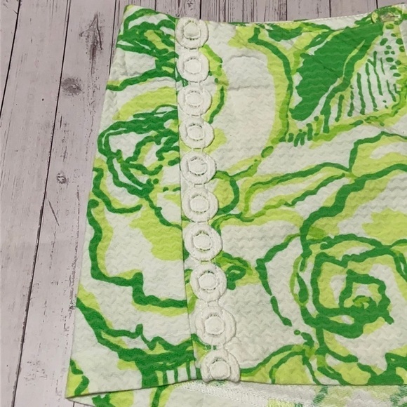 Women’s Lilly Pulitzer Liza Shorts Resort White Green Heart Breakers Size 6 - Picture 4 of 9